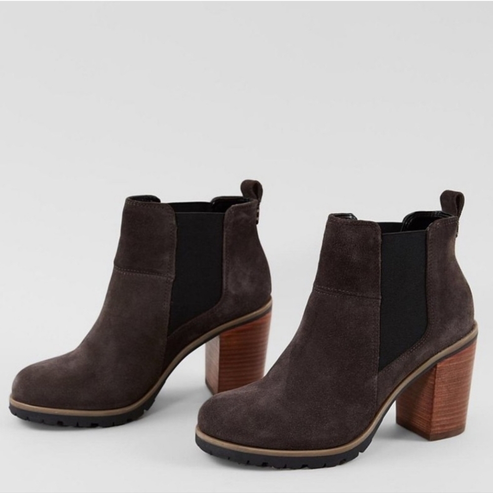 Crevo | Alicia Taupe Lug Sole Suede Leather Booties Ankle Boots Size 7